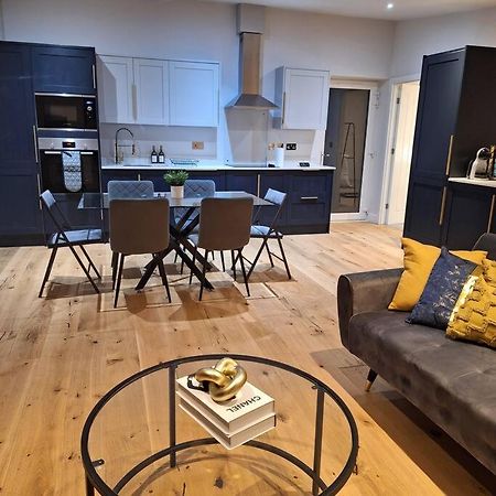 Home At Highgrove - Private Garden & Parking Ρίντινγκ Εξωτερικό φωτογραφία