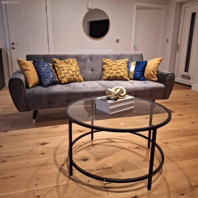Home At Highgrove - Private Garden & Parking Ρίντινγκ Εξωτερικό φωτογραφία