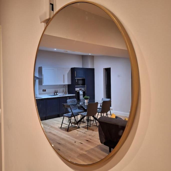 Home At Highgrove - Private Garden & Parking Ρίντινγκ Εξωτερικό φωτογραφία